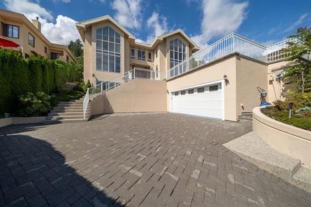 2711 Chelsea Court apartment — Vancouver, BC (5-Bedroom) - 5 Bedroom - Photo 2