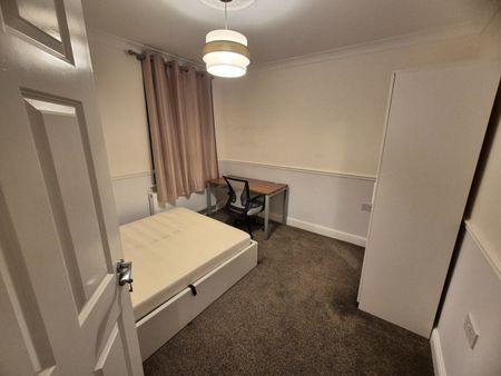 4 Bed Maisonette, Locket Road, HA3 - Photo 4