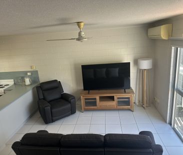 2/76 Paxton Street, North Ward - Photo 2