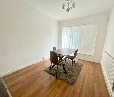 4 bedroom semi-detached house to rent - Photo 2