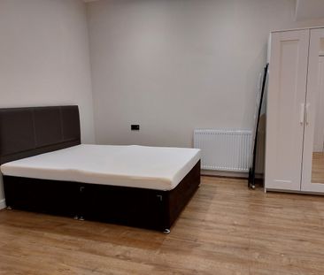 Room in a Shared House, Kenilworth Avenue, RG30 - Photo 3