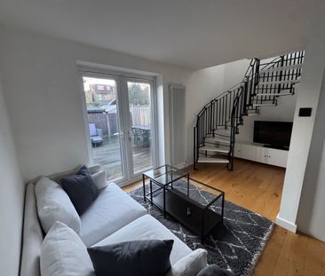 1 Bed Semi-Detached House, Temple Close, E11 - Photo 1