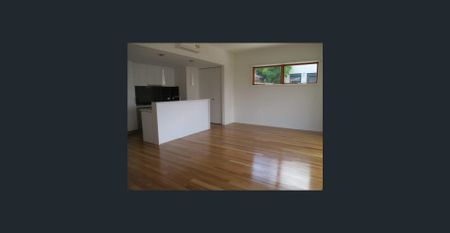 Modern townhouse close to transport! - Photo 5