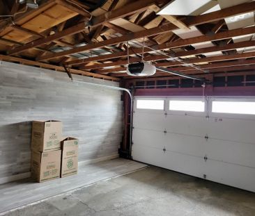 For Lease - 107 Bolland Crescent, Ajax, Ontario - Photo 5