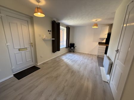 1 bedroom studio to rent - Photo 2