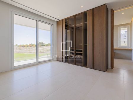 Excellent 3 Bedroom penthouse with 184m² terrace for rent in Pozuelo, Madrid - Photo 2