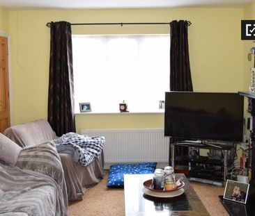 Room in shared 2-bedroom apartment in Donnybrook, Dublin - Photo 6