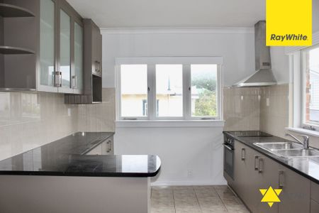 Discover your new home in the heart of Mount Roskill, Auckland! - Photo 4