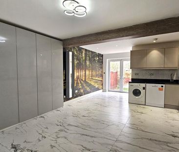 3 bedroom terraced house to rent - Photo 4