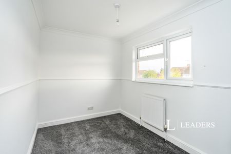 3 bedroom house to rent Parkhouse Farm Way, PO9 - Photo 5