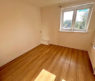 Midanbury Court, SO18 - Photo 2