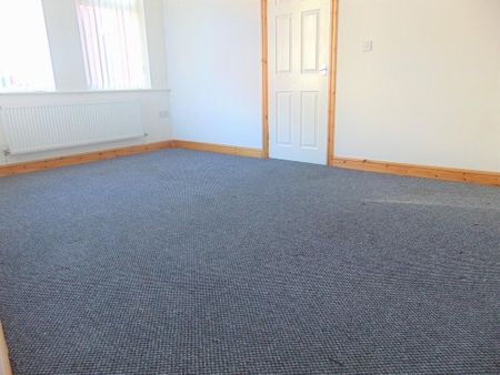 2 bedroom ground floor flat to rent - Photo 2