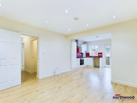 2 bedroom flat to rent - Photo 3
