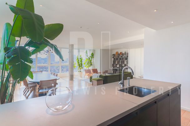 Stylish 3-Bedroom Duplex Penthouse with Gym, Cinema & Concierge - Photo 1