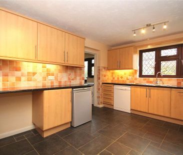4 bedroom detached house to rent - Photo 4