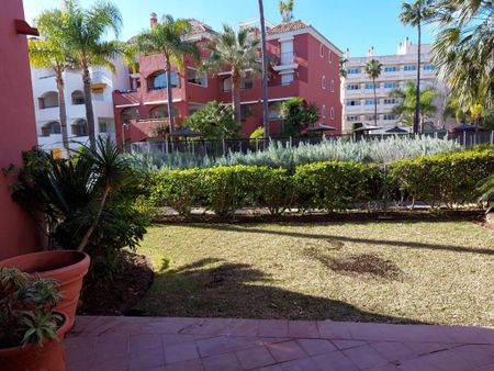 2 bedroom luxury Flat for rent in Marbella, Spain - Photo 4