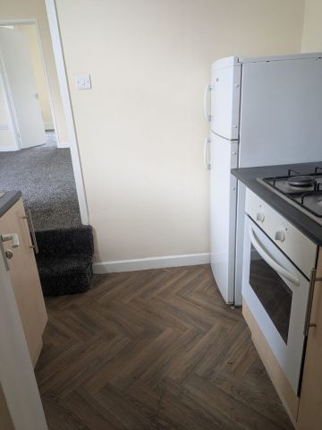 1 Bed Flat, Belper Road, NG7 - Photo 4
