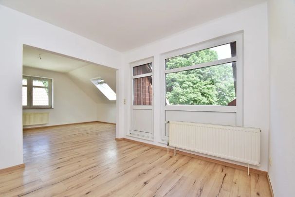 3,5-Zimmer-Dachgeschosswohnung mit Balkon - Photo 1