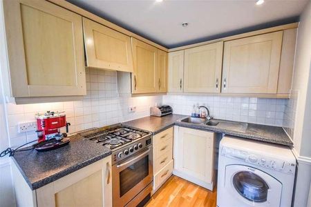 Town Meadow, Brentford, TW8 - Photo 3