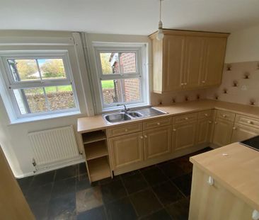 3 bedroom semi-detached house to rent - Photo 6