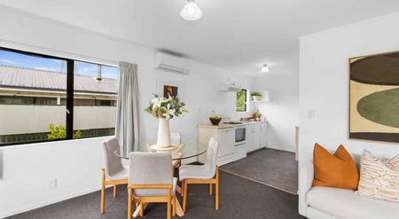 Te Atatu South - Two bedroom house - Photo 3