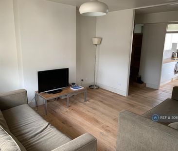 1 bedroom in a flat share to rent - Photo 5
