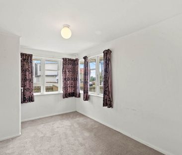 Cheapest 3 Bedroom Rental Home in Panmure - Photo 2