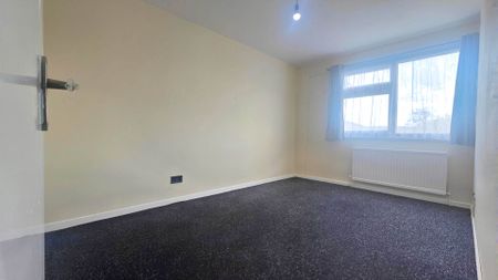 Price £2,300 pcm - Available Now - Part Furnished - Photo 2