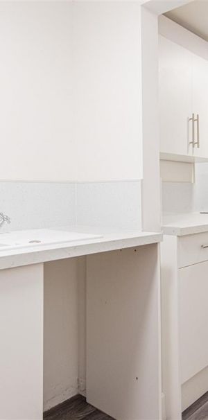 1 bed Room To Let - Photo 1