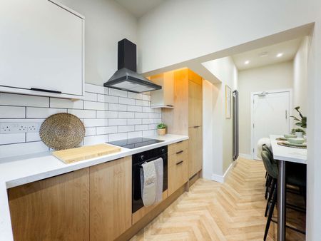 4-bedroom, 4-bathroom Luxury HMO in Ashton-under-Lyne Room 2 - Photo 4