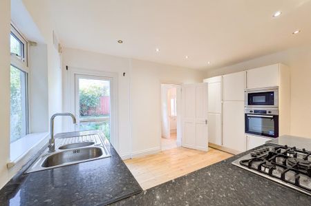 3 bedroom semi-detached house to rent - Photo 5