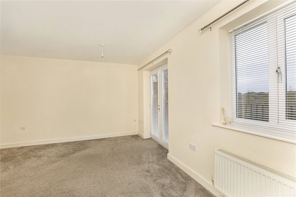 Well-presented and deceptively spacious three bedroom, three-storey terraced in this cul-de-sac on the sought after estate in Harworth. - Photo 1