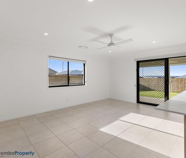 Brand New 4 Bedroom Family Home Ready for your Immediate Tenancy! - Photo 1