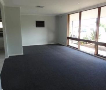 Lovely Three Bedroom home in the hear of Grange! - Photo 2