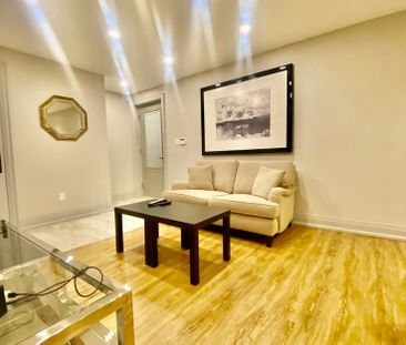 Lawrence Avenue West - Photo 4