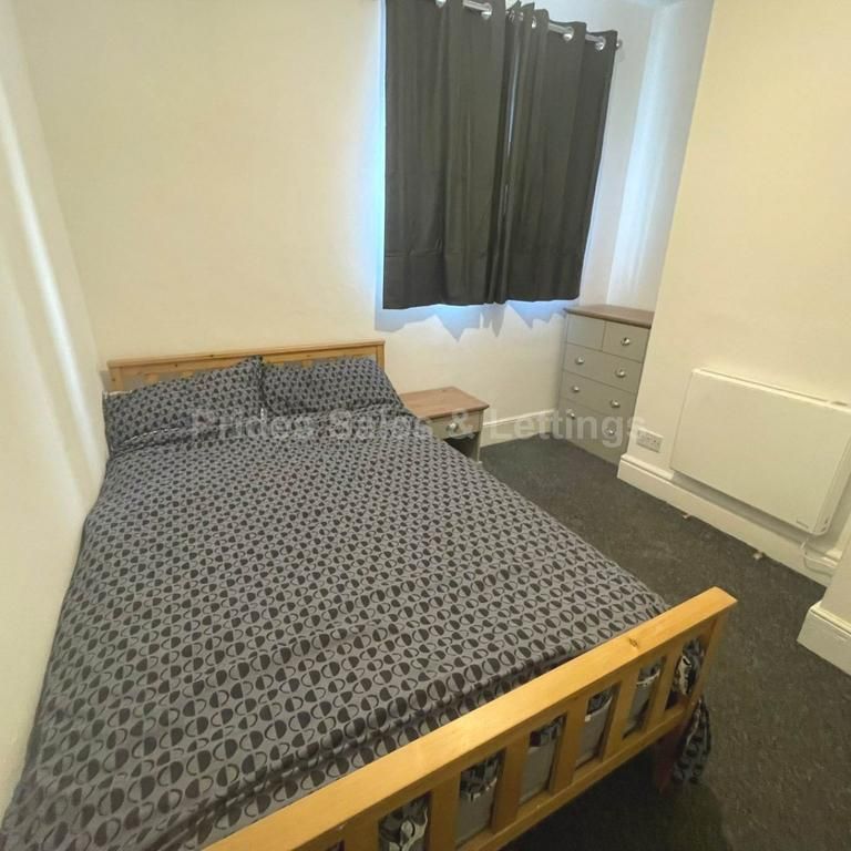 1 bedroom in a house share to rent - Photo 1