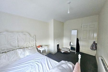 John Street - Photo 2
