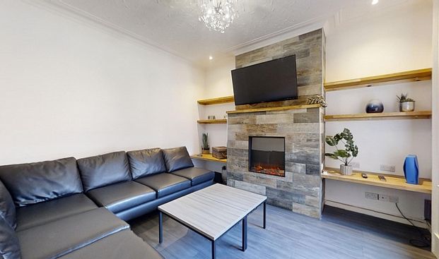 Recently Renovated 6-Bedroom, 2-Bathroom Property with Separate Living Room Near Hallam University - Photo 1