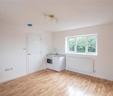 Studio to rent - Photo 6