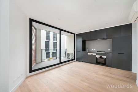 Modern and Central - Photo 5