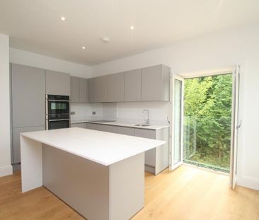 3 bedroom flat to rent - Photo 6