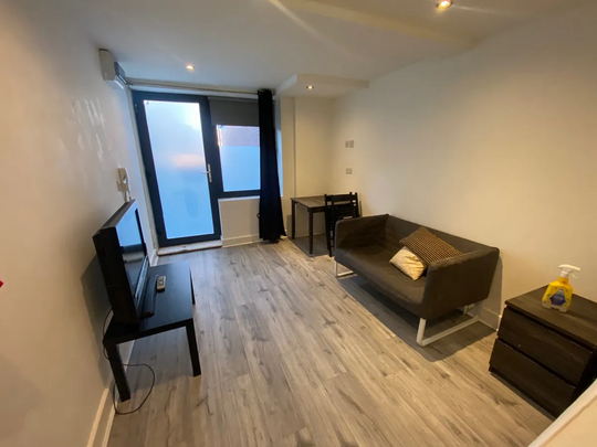 Studio to rent - Photo 1