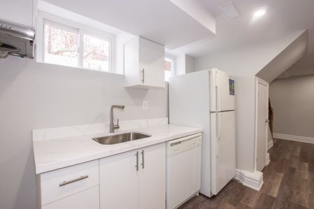 All Inclusive 2 Bedroom + Den Lower Unit in St. Catharines!! - Photo 4