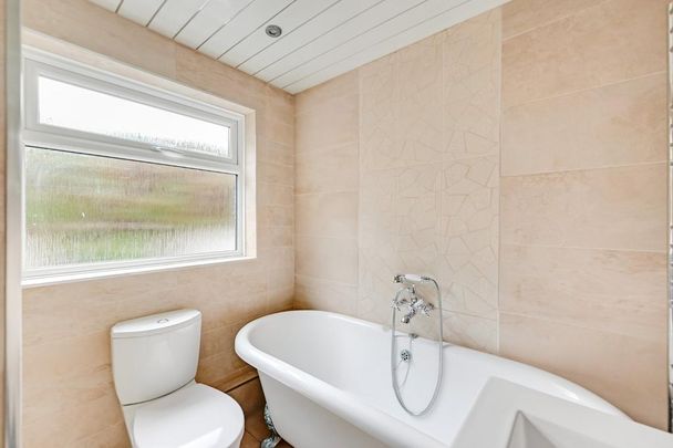 2 bedroom terraced house to rent - Photo 1