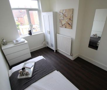 1 bedroom in a house share to rent - Photo 2