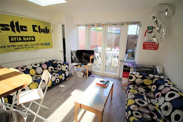 House - Townhouse For Rent Belmont Street, Southsea - Photo 1