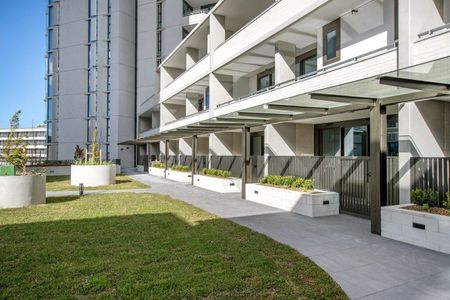 Sleek & Secure Apartment Close to Everything - Photo 4