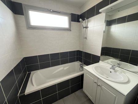 Location Appartement 4 pièces 84m² REZE 44400 - Photo 4