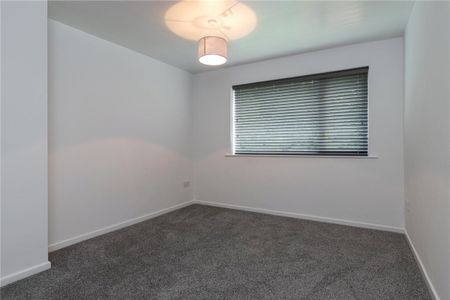 Abbey Road, Macclesfield, Cheshire, SK10 - Photo 4