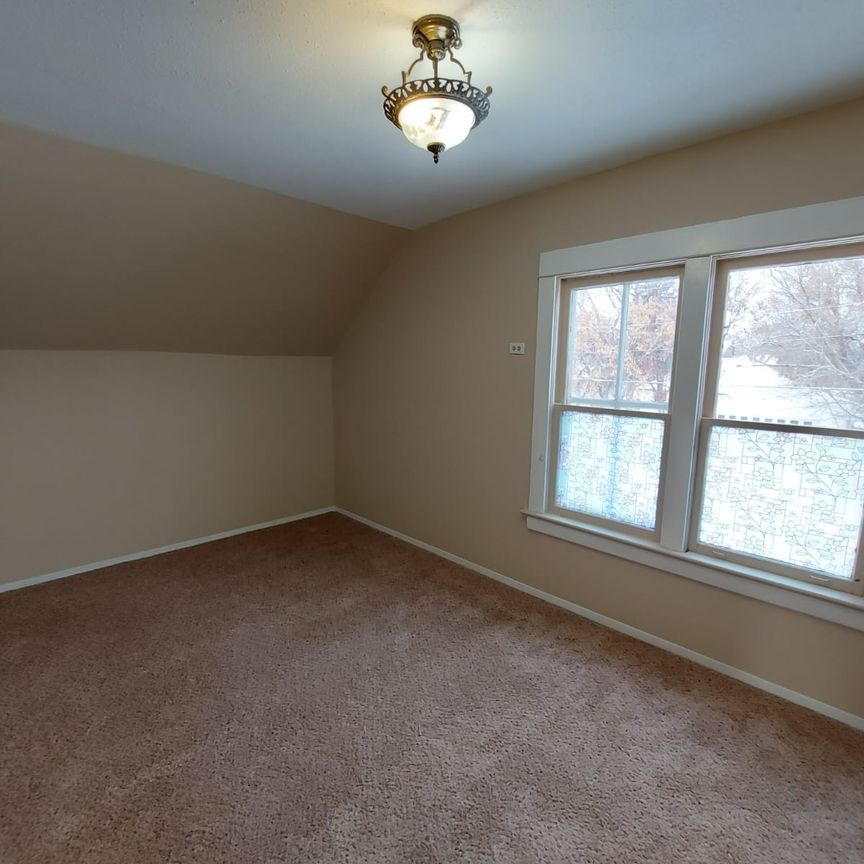 2 Bedroom Home Downtown! - Photo 1